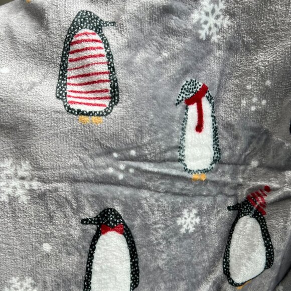 NWT! Wonderful Super Soft Penguin Sherpa Blanket - Picture 5 of 11
